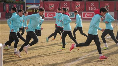 تقسيمة قوية بمران الأهلي.. وموسيماني يعقد جلسة مع الجهاز الفني 