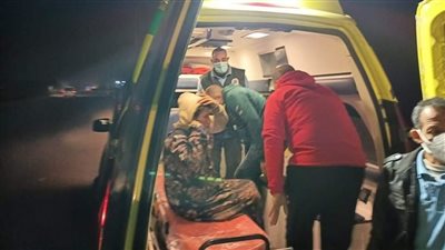 محافظ بني سويف يكلف الصحة والتضامن برعاية مسنة تفترش الطريق | صور