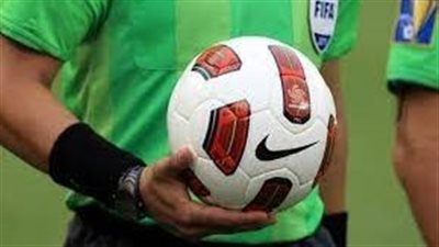 حكم برازيلي يعتدي على اللاعبين ببندقية