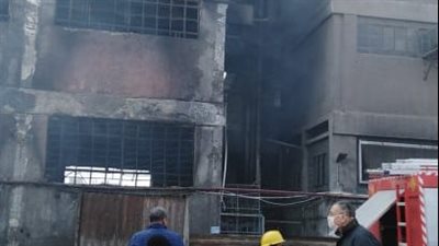 بعد 5 ساعات من اندلاعه.. إخماد حريق في مصنع بالقليوبية | صور 