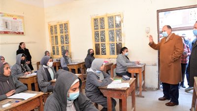 طلاب الإعدادية بأسيوط عن امتحان الإنجليزي: البرجراف عن السوشيال ميديا | فيديو 