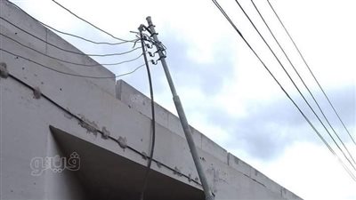 عمود إنارة مائل يتسبب في رعب أهالي ميت غزال بالغربية 
