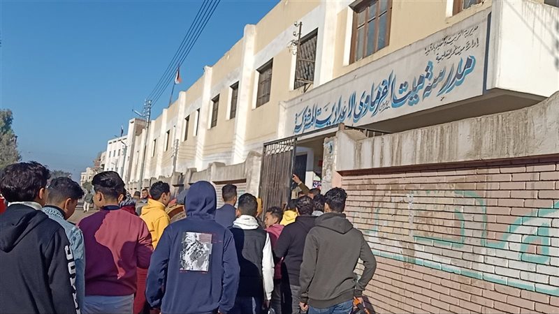 طلاب الشهادة الإعدادية
