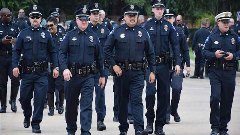 ضباط أمريكيون