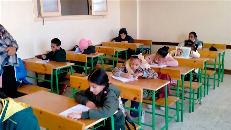 طالبات ثانية ثانوي