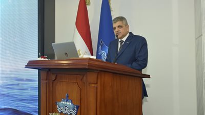 الفريق أسامة ربيع يستعرض مشروعات قناة السويس أمام وفد الكونجرس الأمريكي 