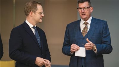 السفير البريطاني يزور جامعة هارتفوردشير في مصر ويشيد بجودة وتميز التعليم