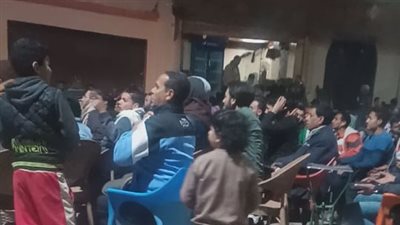 فرحة الجماهير بمقاهي سوهاج بعد هدف المنتخب في مرمى المغرب| فيديو