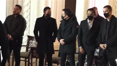 الحزن يسيطر على حسام حبيب في عزاء جدته | صور