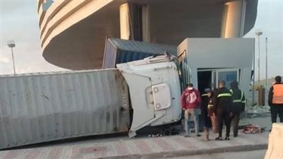 قرار عاجل من النيابة بشأن اصطدام سيارة بكارتة أكتوبر على الدائري الأوسطي | صور