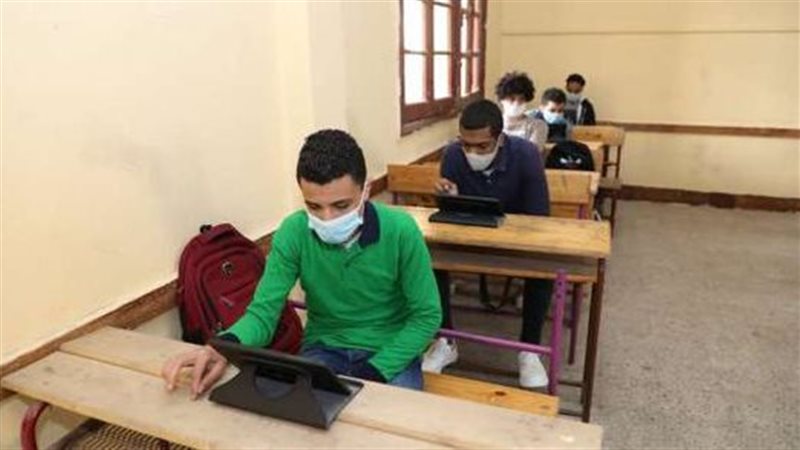 طلاب الصف الاول الثانوي