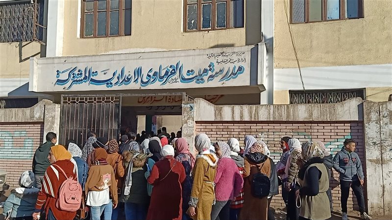 طلاب الشهادة الإعدادية
