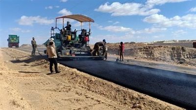 الانتهاء من رصف الطرق بمركز الواحات البحرية|صور
