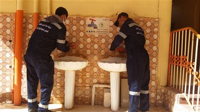 مجانا.. مياه أسيوط تنتهي من تركيب 2500 قطعة موفرة بالمساجد الأهلية والكنائس