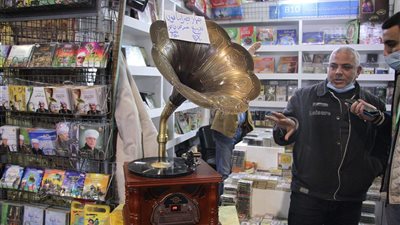 الجرامافون يعيد 