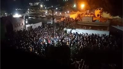 موكب جنازي اقشعرت له الأبدان.. تشييع جثامين أسرة كاملة ضحايا تسرب الغاز بالشرابية | صور 