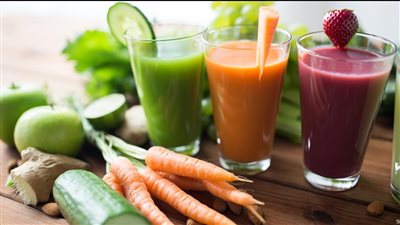 أهم فوائد عصير الخضروات والفواكه على الجسم