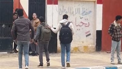 أسئلة ماشوفنهاش قبل كده.. طلاب الشهادة الإعدادية يشتكون من امتحان الإنجليزي بالإسماعيلية| فيديو