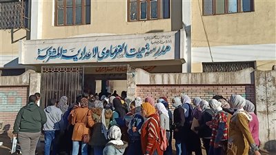 بالكمامات.. توافد طلاب الشهادة الإعدادية على المدارس بالدقهلية لأداء امتحان الهندسة 