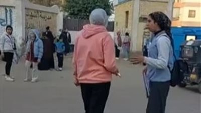 توافد طلاب الشهادة الإعدادية بالقاهرة لأداء امتحان اللغة الإنجليزية| فيديو