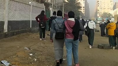 توافد طلاب تانية ثانوي بمدارس القاهرة الكبرى لأداء امتحاني الفيزياء والتاريخ | فيديو