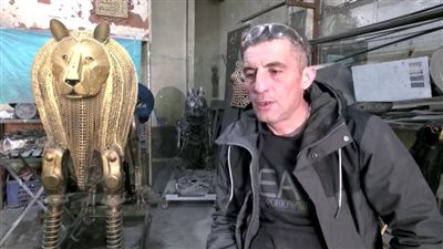 حدَّاد جزائري يحوّل الخردة إلى تماثيل جميلة |صور