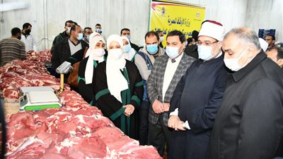 يستهدف 1000 ألف أسرة.. وزير الأوقاف يطلق مشروع صكوك الإطعام