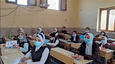  بث مباشر.. توافد طلاب الإعدادية على لجان الامتحانات بمحافظة الغربية