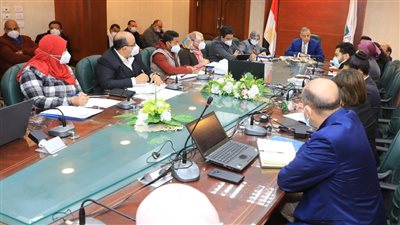 محافظ سوهاج يترأس اجتماع دعم التكتلات الاقتصادية