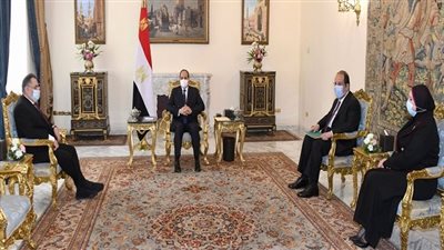 بسام راضي: السيسي يستقبل رئيس مجلس إدارة غرفة تجارة وصناعة الكويت..الرئيس يؤكد موقف مصر الثابت من دعم أمن واستقرار الكويت وكافة منطقة الخليج والذي يعتبر جزء من أمن مصر القومي