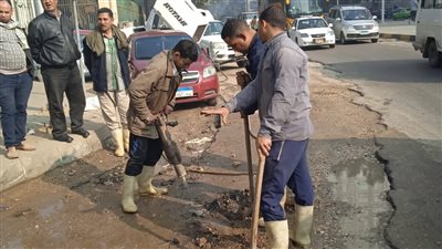 رئيس حي جنوب الجيزة يتابع إصلاح ماسورة مياه بشارع مراد | صور