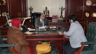 محافظ بني سويف يناقش الجهود المنفذة لتحسين الخدمة بالتأمين الصحي