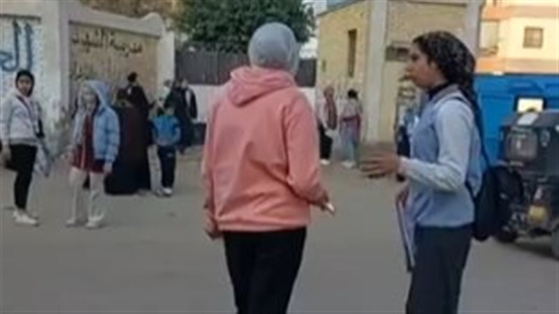 طالبات بالشهادة الإعدادية