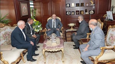 محافظ بني سويف لأعضاء نقابة المعلمين: نعمل بروح الفريق الواحد