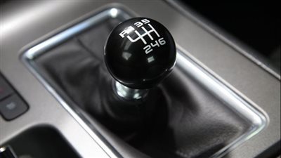  6 علامات تدل على خلل في ناقل الحركة بسيارتك