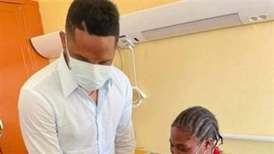 صامويل إيتو يزور مصابي حادث ملعب أولمبي