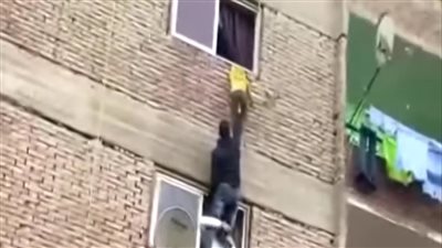 تخيلت ابني مكانه.. منقذ طفل عين شمس يكشف كواليس الواقعة | فيديو