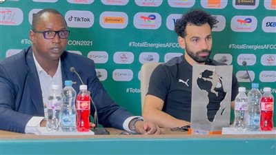 كاف يغرم منتخب مصر 100 ألف دولار لخرقه البروتوكولات الخاصة بالأمم الأفريقية