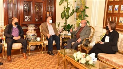 محافظ أسيوط يبحث مع الوكالة الأمريكية للتنمية منظومة التحول الرقمي 