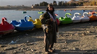 طالبان تمنع أعضاءها من حمل السلاح في المتنزهات
