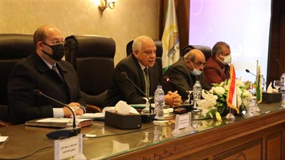 محافظ الجيزة يشكل لجان لمراجعة مشروعات الرصف والتطوير قبل استلامها