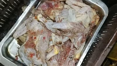  ضبط 46 طن لحوم ودواجن وأسماك فاسدة بمحال شهيرة خلال يناير في الجيزة | صور 