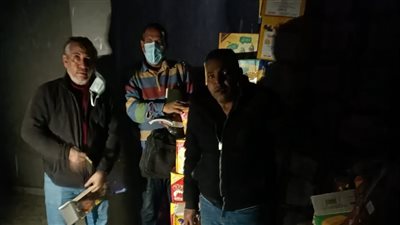 ضبط مخزن بدون ترخيص به مواد غذائية منتهية الصلاحية بأسيوط