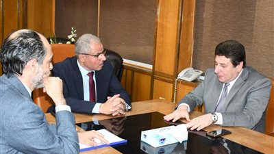 مناقشة إنشاء مركز للأورام بمستشفى جامعة قناة السويس