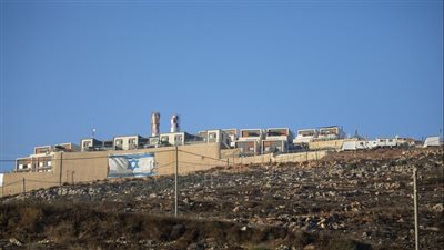 اتفاقية لإقرار صفقة إسرائيلية تسمح ببقاء بؤرة استيطانية غير مرخصة في الضفة 