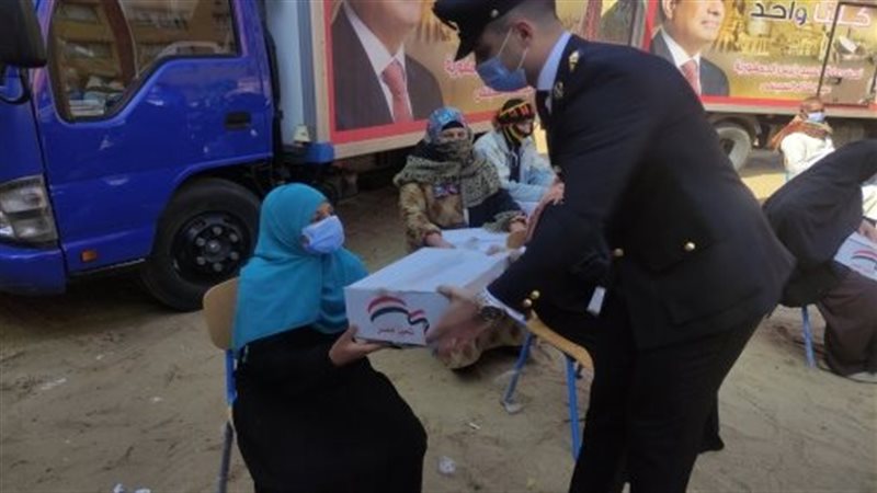 توزيع المساعدات 