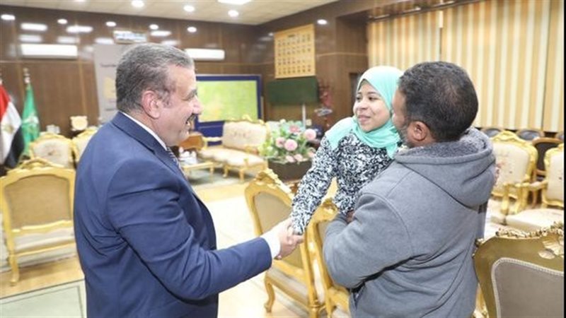 محافظ المنوفية مع