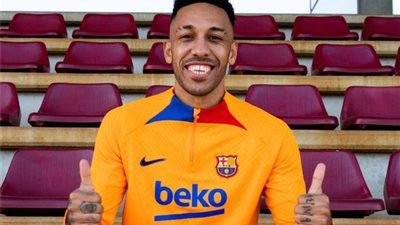 أوباميانج يقود تشكيل برشلونة أمام فرانكفورت بالدوري الأوروبي