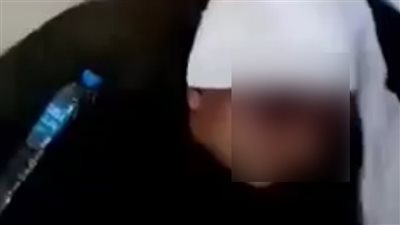 حجز الطفل ضحية التعذيب على يد والده لإرغامه على التسول بمستشفى السنبلاوين بالدقهلية| صور 