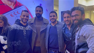 أمير مرتضى وكريم فهمي وشيكو يحتفلون مع هشام ماجد بحامل اللقب